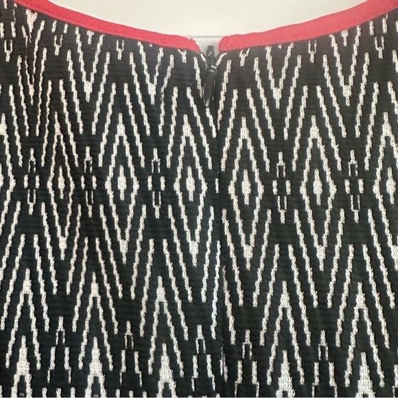 THML Black & White with Red Trim Dress Sz LP Career Office - Picture 3 of 5